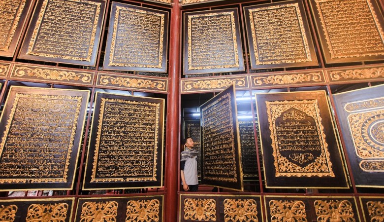 Al Quran Terbesar di Dunia